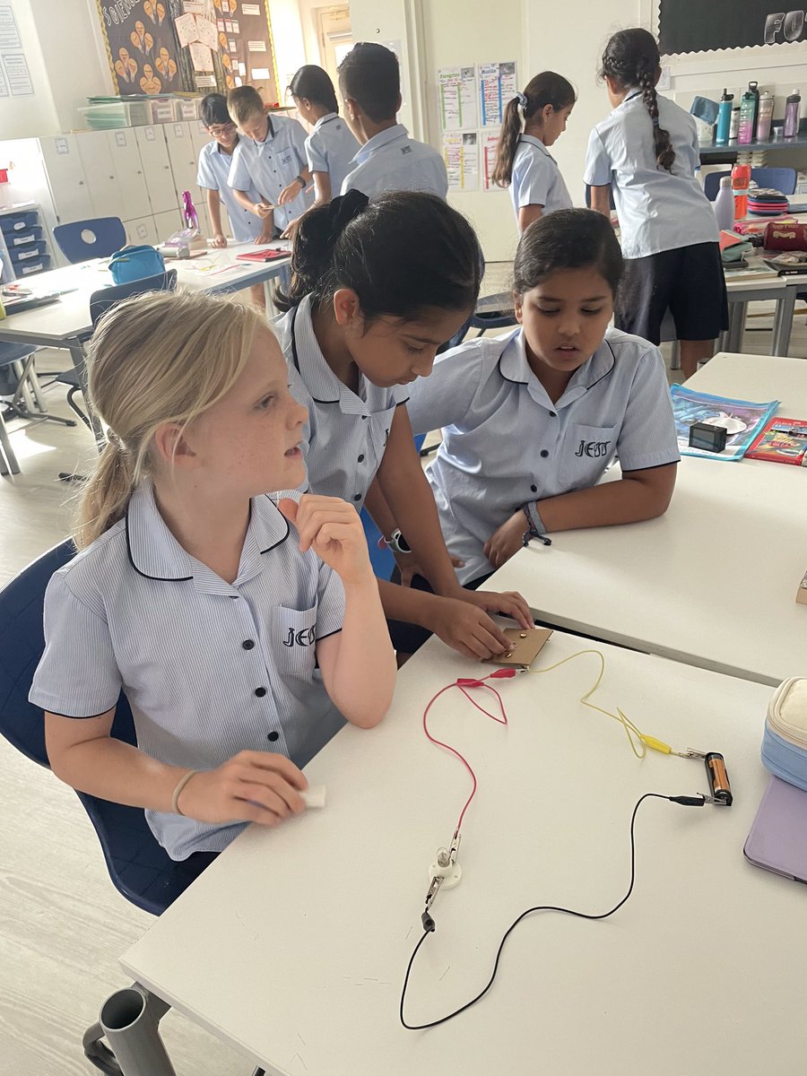 JESSPrimaryYR4's tweet photo. This week in science, Year 4 made their own switches using classroom materials to help develop their understanding of complete and incomplete circuits. Great work Year 4! #JESSPriScience https://t.co/PbZu2c04FB