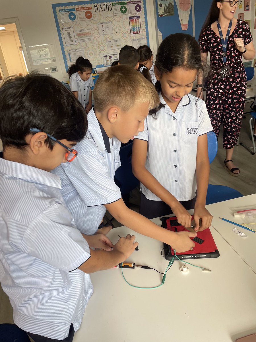 This week in science, Year 4 made their own switches using classroom materials to help develop their understanding of complete and incomplete circuits. Great work Year 4! #JESSPriScience