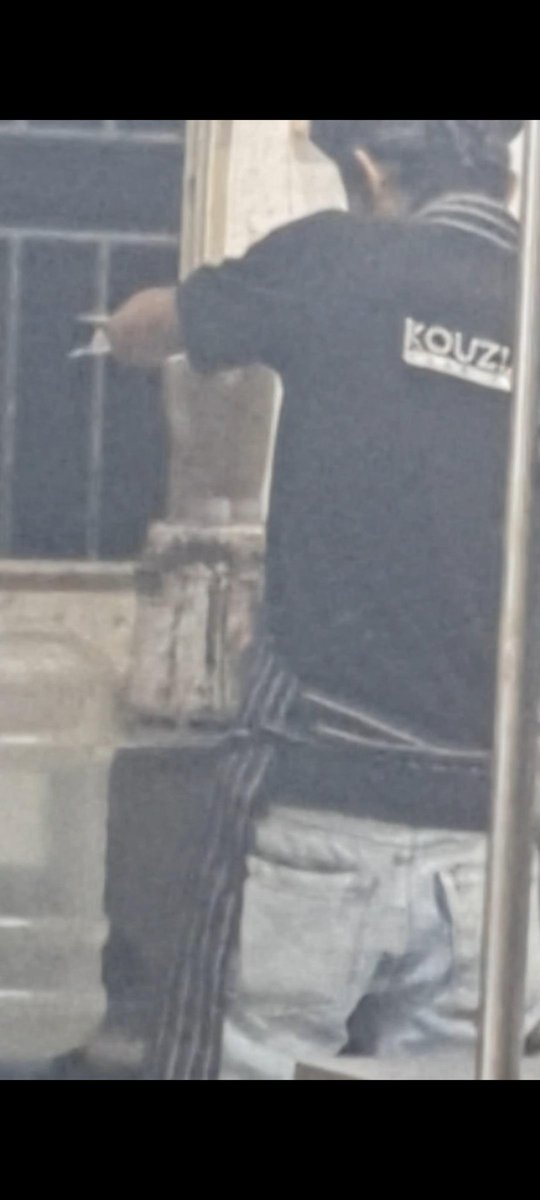 ShadmaShaikh's tweet photo. Shocked to see the state of these cloud kitchens in Bengaluru. Apparently the pictures are from Kouzina kitchen that runs multiple outlets including, warm oven, Kaatizone, slurpy shakes. https://t.co/aV8VxDRl2D