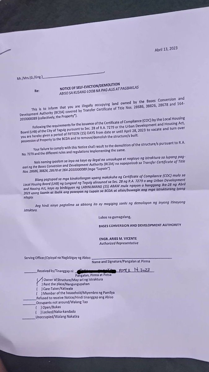 KarapatanNCR's tweet photo. ALERT!

Nagpamahagi ng mga sulat ang mga guard ng Jericho Security Services at engineer ng RII Builders/MGS Consursium kaninang umaga sa mga residente ng Maysapang, Taguig.

#UpholdHumanRights
#LabanMaysapang
#StopUrbanMilitarization https://t.co/z2UlPVIBkY