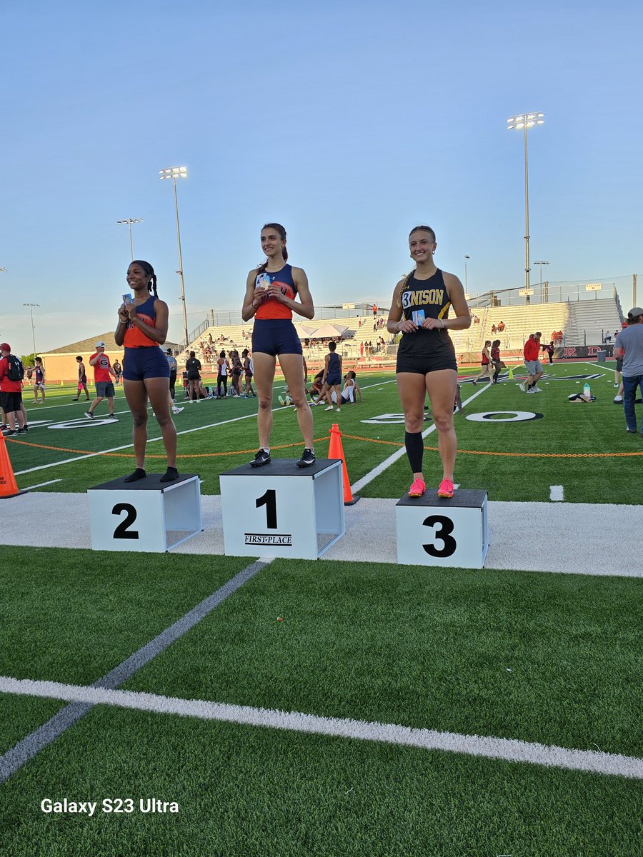 LuperJoel's tweet photo. Denison High School - Lady Jackets 100m hurdle  AREA qualifiers @bellamaxsonn and Melijah Bowman....Congratulations Lady Jackets.@Coach_DRhodes @WBWhitson @ABach742 @CoachJeffDGreen https://t.co/tYNc6d7VY7