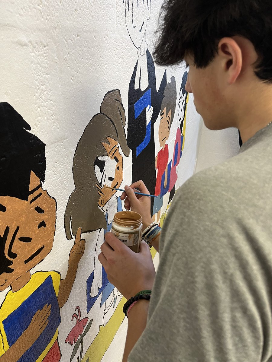 chccampusmin's tweet photo. Homestead Immersion Day 4- Today was a long, but productive day here at the South Dade Camp! In the morning, we got back to work painting our mural project for the La Salle Educational Center, which is going quite smoothly! (1/4) https://t.co/pO4Uzuo01b
