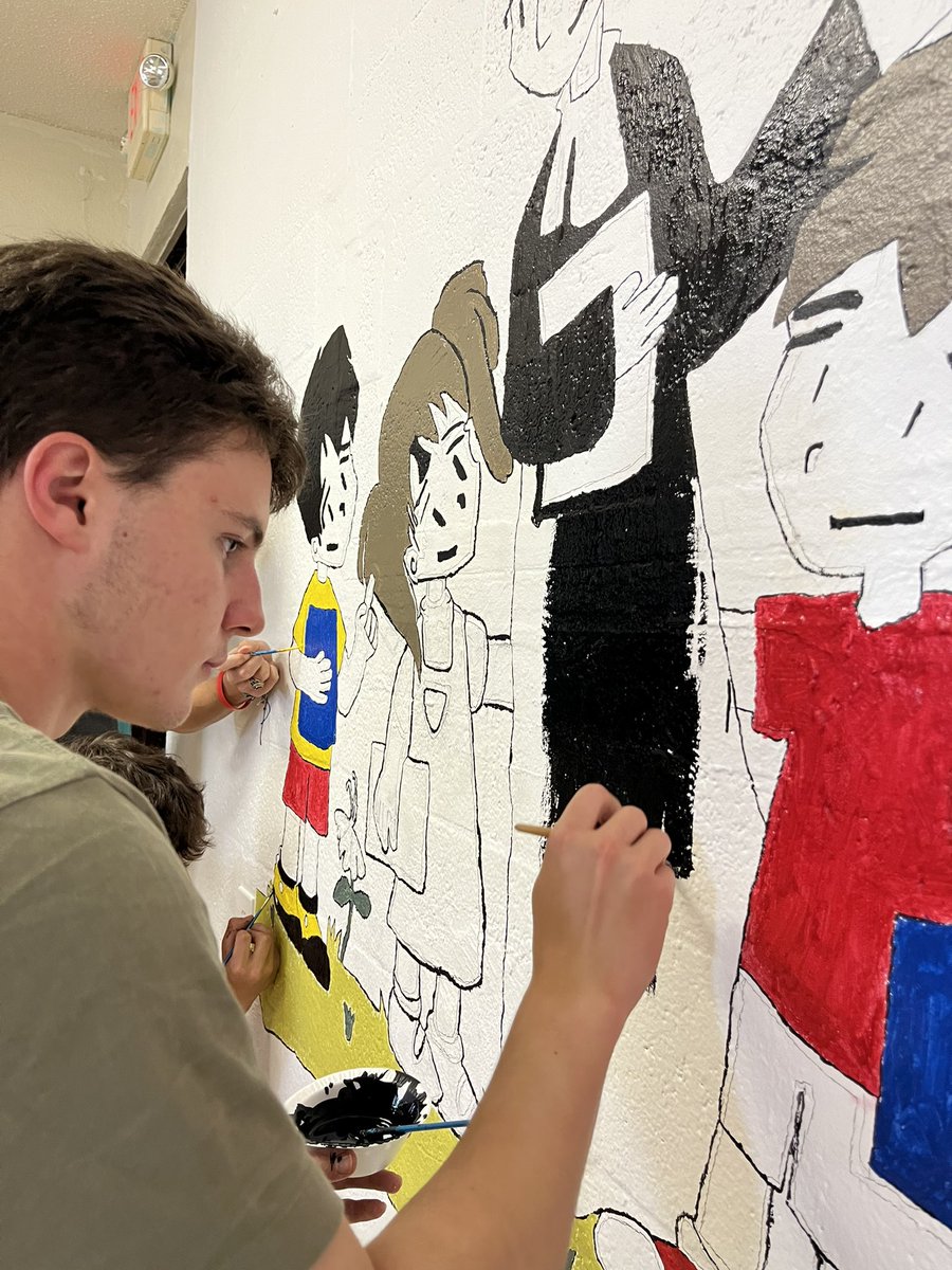 chccampusmin's tweet photo. Homestead Immersion Day 4- Today was a long, but productive day here at the South Dade Camp! In the morning, we got back to work painting our mural project for the La Salle Educational Center, which is going quite smoothly! (1/4) https://t.co/pO4Uzuo01b
