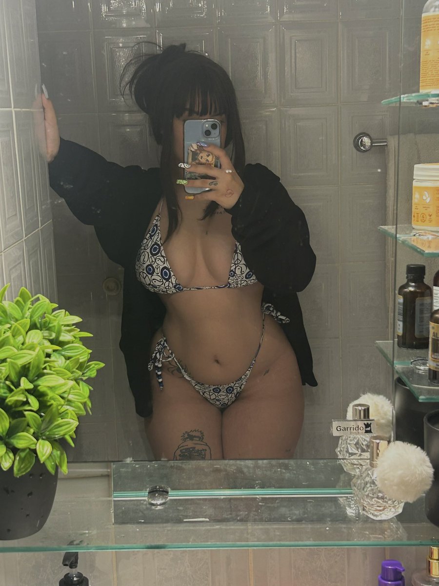 mightbevaal's tweet photo. she livin her life just like a moviestar https://t.co/PtE6sFLZbc