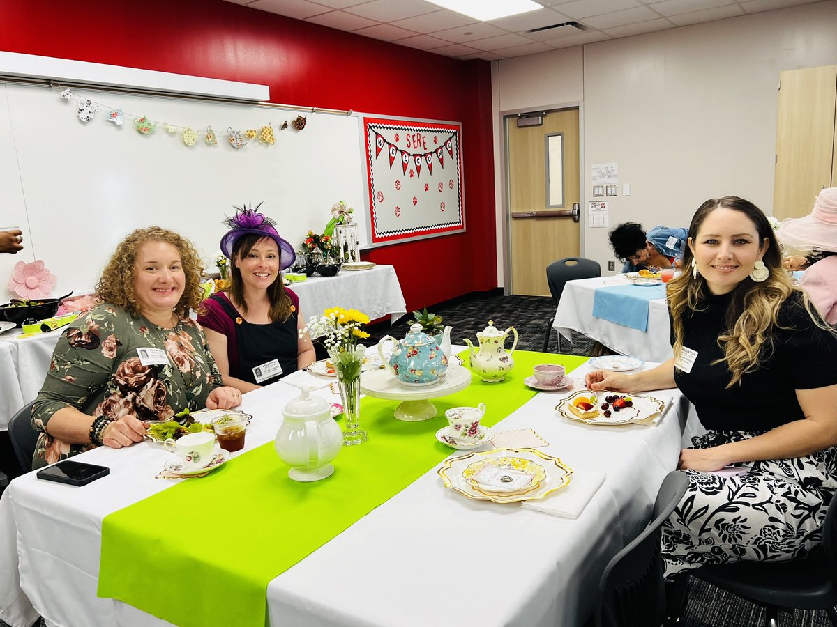 Congratulations Meagan Hanzelka, Robertson’s Volunteer of the Year. ❤️🐾