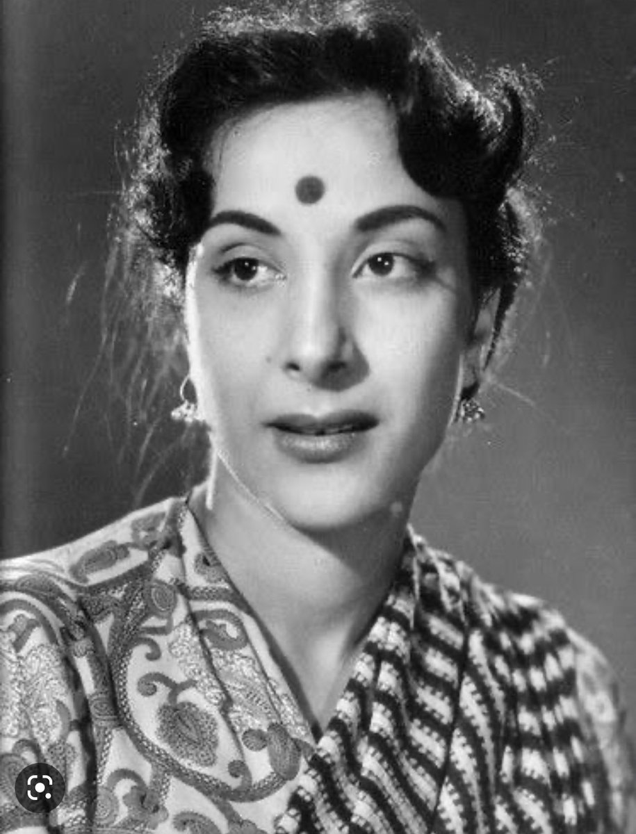 Married_Coffee's tweet photo. When girl parents used to sends their daughter pic in 90’s to the boys side , dekho kitni sushil hai 🙏🏻🤭 #1992Scam https://t.co/QhIFJb1weU