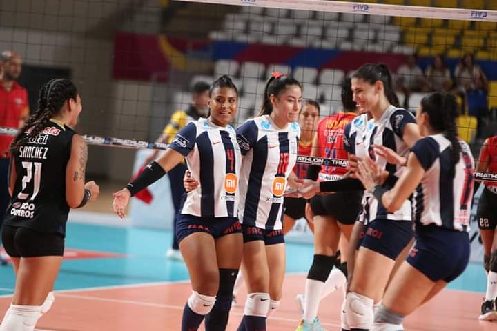DeportajeD's tweet photo. 🏐 @lnsvperu 🇵🇪
Semifinales (ida)
📌 #RegatasLima vs Universidad #SanMartín = 3-1 (25-20/25-16/17-25/25-15)
📌 #AlianzaLima vs #Jaamsa = 3-1 (25-22/22-25/25-19/25-9)
📷 FPV - Federación Peruana de Voleibol
#deportaje #voleibol https://t.co/Xje0Vi1YLA
