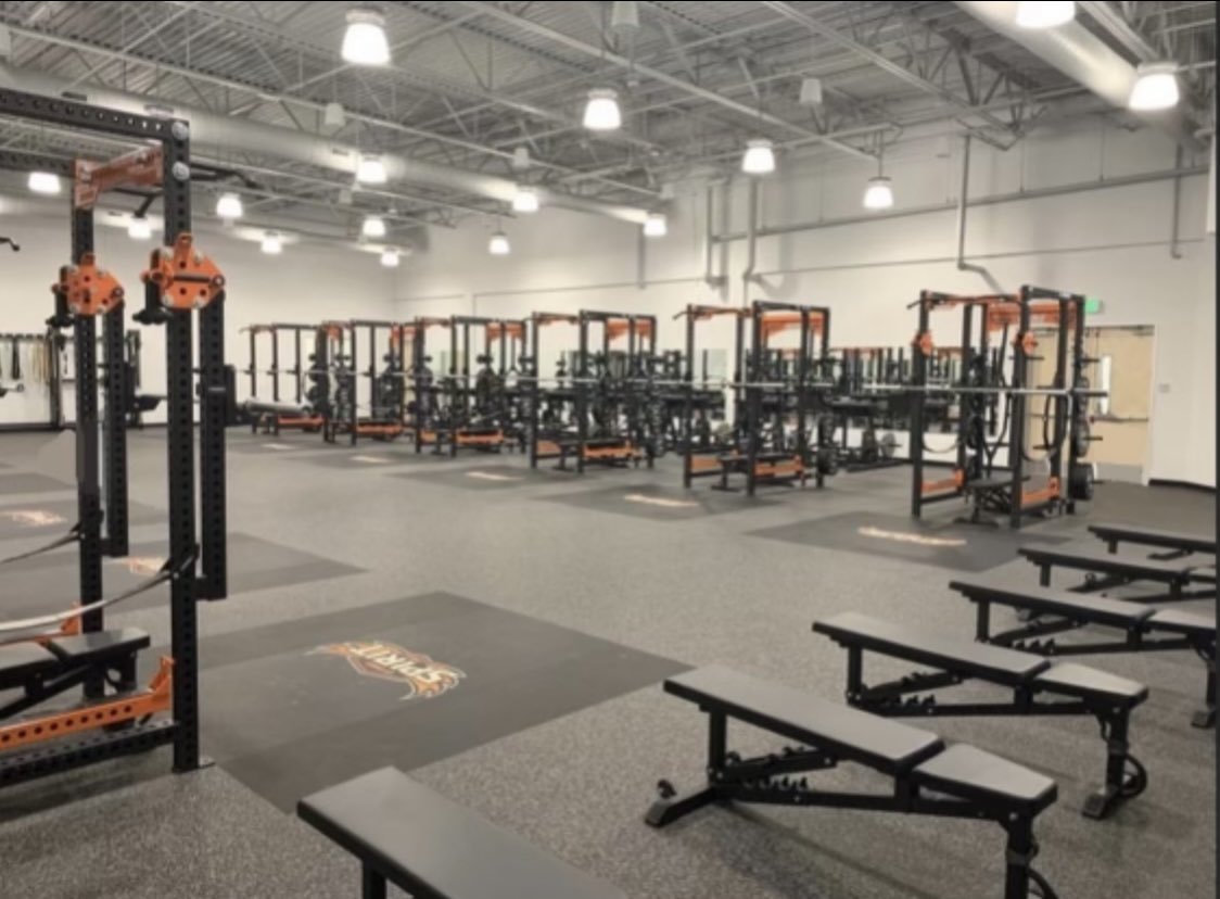 CoachVizcaya20's tweet photo. AVAILABLE MIDYEAR/HS ‘23⁉️  👀 We are looking for GAME CHANGERS! Small program doing BIG things. A program that hasn’t been bounced out of the TOP 25 since we started. DO NOT sleep on the opportunities and location we have to offer. #OUAZ #Back4EVERYTHING https://t.co/MnBbe9T4SP