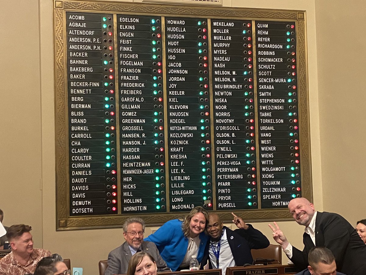 emmagreenman's tweet image. In the North Star State, we just passed #DemocracyForThePeopleAct in the #mnleg House. The debate reflected the choice we have in front of us. Today, we choose democracy. We choose to be a North Star by strengthening multi-racial, multi-generation, gender-inclusive democracy 🗳️💙