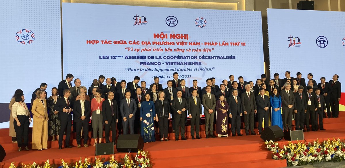 conan_herve's tweet photo. #Hanoi Lors de l’ouverture des Assises de la #CooperationDecentralisée 🇫🇷🇻🇳#VietnamFrance12 les intervenants ont souligné le rôle primordial des opérateurs 🇫🇷 en lien avec @FranceAuVietnam pour accompagner les projets #DAECT @CNCD_Fr @AFD_France @expertisefrance @FVolontaires https://t.co/pQwgodWXKQ