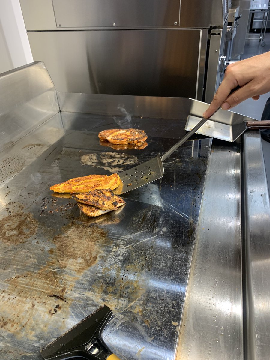 ManiarNazim's tweet photo. Magikitchen Chrome Griddles by Sweetheat for Smash Burgers now in stock. 01924 488619 or 07880 239524 #magikitchen #griddles #chromegriddles #fastfood #takeaway #burgers #smashburgers #restaurant #chef #hospitality #catering #cateringequipment https://t.co/AuH1RVz0hF