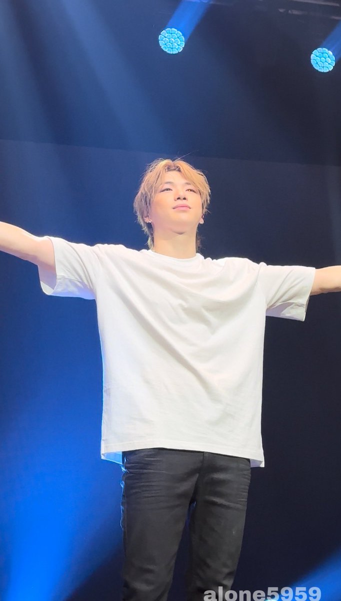 알론 tweet media