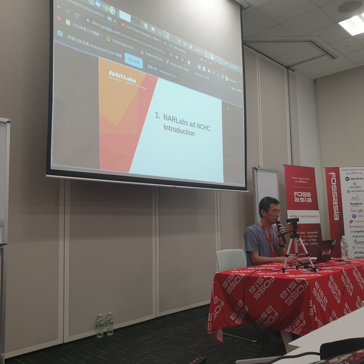 Chenkai and YU-Chun on a Gen3 Data Commons Deployment for HPC Cloud at #FOSSASIA