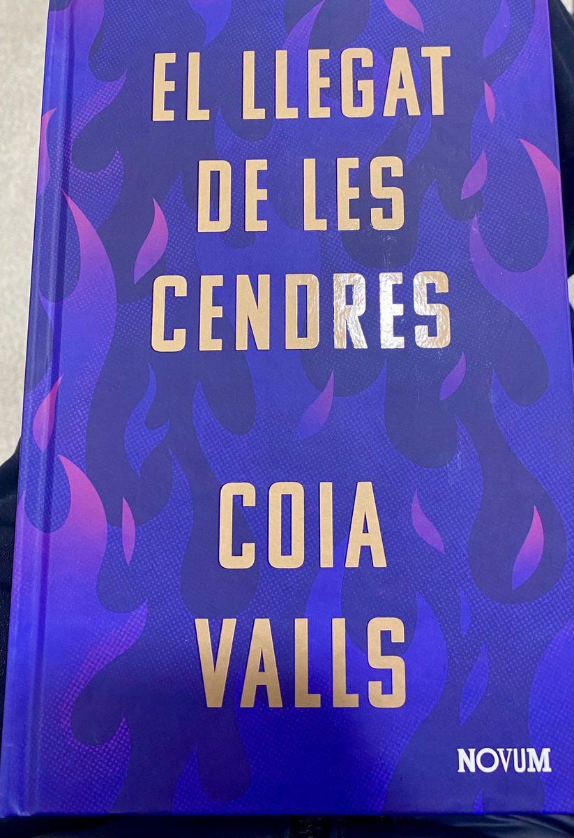 jtrosique's tweet photo. Acabat el llibre El llegat de les Cendres de la ⁦@CoiaValls⁩ Que ben escrit quanta perseverança i sensibilitat en aquesta història de dones valentes i fortes,la Coia te una escriptura bonica i molt acurada amb moments poètics es una https://t.co/O6e2lvjQC3 d’esperança https://t.co/gP4WjulZGG