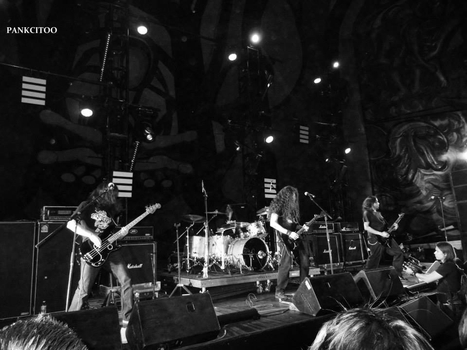 Black_Overdrive's tweet photo. Ya pasaron 9 años del Hair Fest, chidas bandas, chido publico y aun mejor una chida causa donde todos pudimos ayudar a los niños de @CasadelaAmistad , el Polyforum Siqueiros estuvo literalmente a full de inicio a fin!
LOUD &amp; PROUD! https://t.co/G7w4ODpqrB