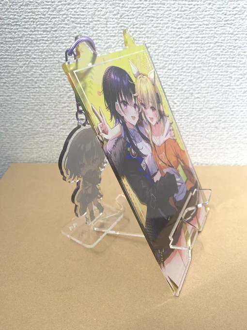 VGGC5thで頒布するアクリルスマホスタンドのご紹介です!デザインはアクリルを活かして背景のみ半透明になっています!また、かわいいケモミミ形状はアクキーをかけられる役目もあり、サイズ感も完璧です!こだわりまくった自信作なのでお楽しみにください!#VGGC5th 