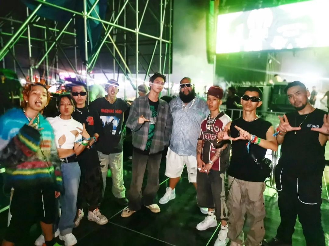FHERO4REAL's tweet photo. One Love Under Hip Hop. BIG RESPECT @therealvannda AGVME @bbrightvc @Sorry_Wavy JV Jarvis 💯💯💯💥💥💥🤜🤛🇰🇭🇯🇵🇹🇭

And Shout Out to Ma Team @slpwlker DJ TNT Perm Yarb @freshybii90s @highcloudent 🔥🔥🔥

@RollingloudTH WE DID IT 🚀🚀🚀 https://t.co/4fd7G4AKZu