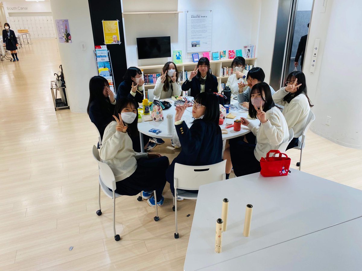 otemon_jh's tweet photo. ようやく、孤独な食事生活が終わる。この日を待ち望んでいました！！！学校のお昼休みに明るさが戻ってきました！
#追手門学院中学校 #追手門学院高等学校
#お昼休み https://t.co/vS001QbPId