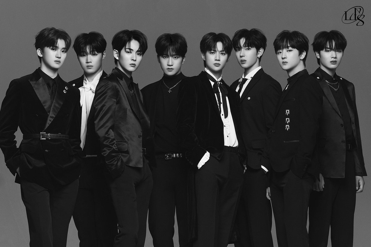 thecommalab's tweet photo. ‘판타지오 新 보이그룹’ 루네이트(LUN8), 완전체 비주얼 첫 공개!…청초·강렬 오가는 매력

‘상반기 데뷔’ 루네이트(LUN8), 진정한 ‘쇼타임’ 시작된다!…싱그러운 소년 비주얼 과시

[사진= 판타지오 제공]

#루네이트 #LUN8 https://t.co/gkBRCw11UI