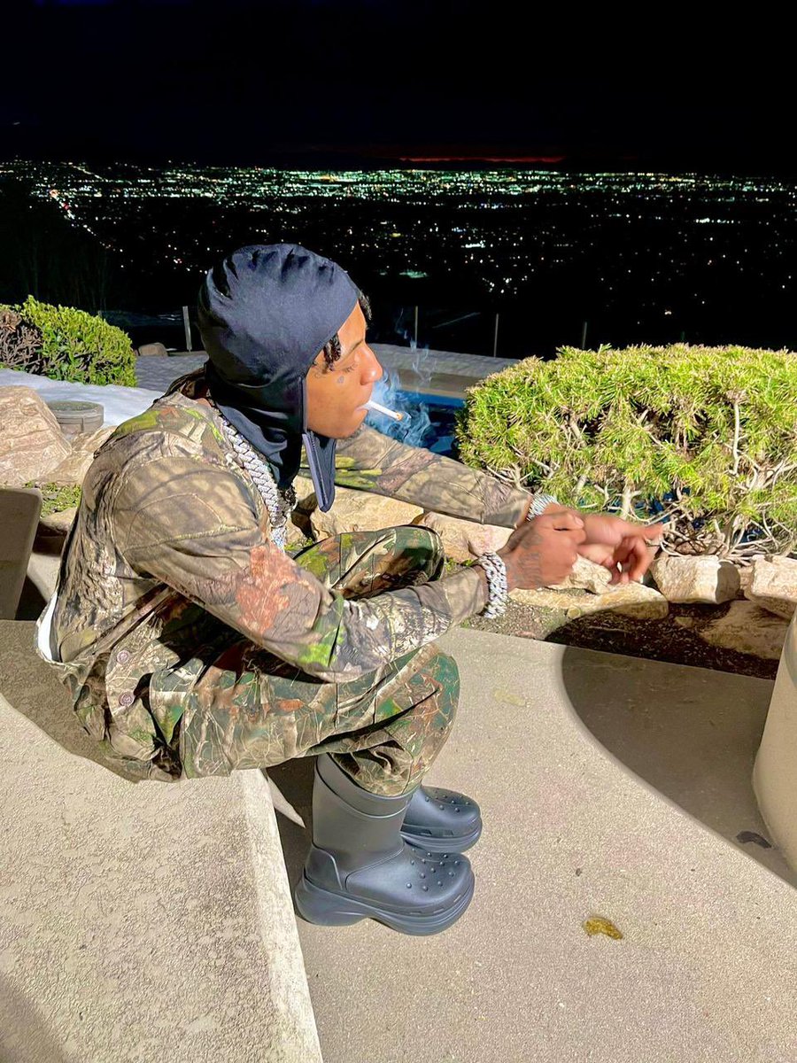 NBAYOUNNGBOYS's tweet image. 💚🐐 #RareView #NbaYoungBoy