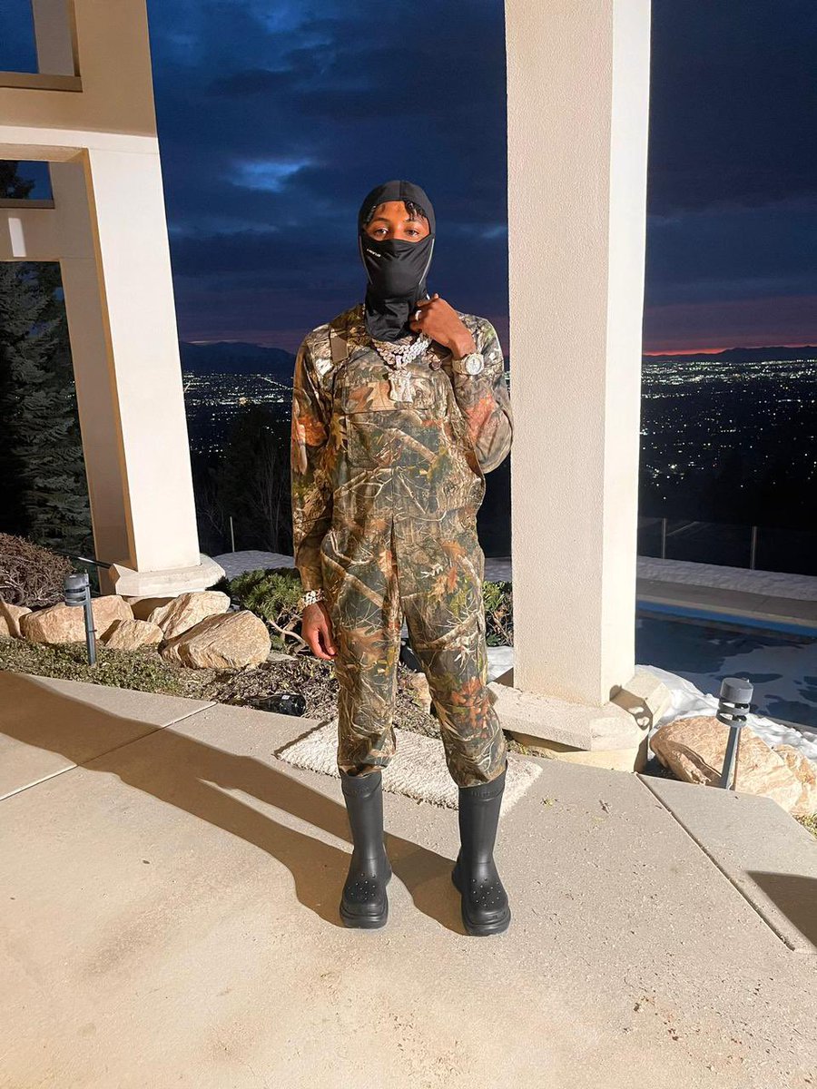 NBAYOUNNGBOYS's tweet image. 💚🐐 #RareView #NbaYoungBoy