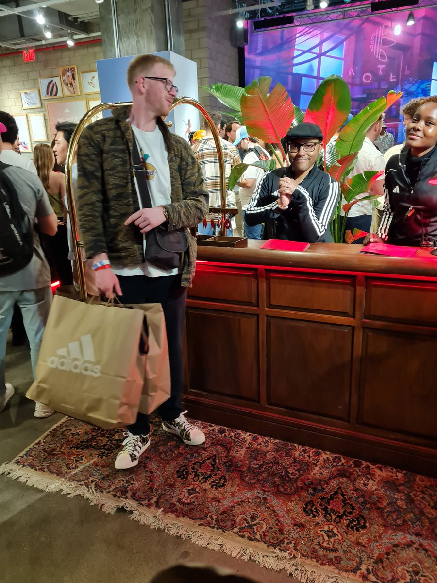 Harlsdogg's tweet photo. Into the metaverse I go. @indigo_herz @adidasoriginals @Cbcreepz  #NFTNYC2023 https://t.co/33WPB9gONV