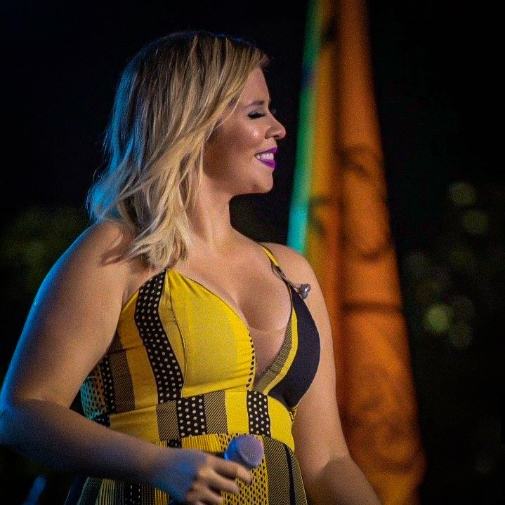teusinho041's tweet photo. Divulguem ela sorrindo! 
Respeitem nossa rainha , Marília Mendonça é amor, carinho, luz e alegria. https://t.co/CPTiQgpOHr