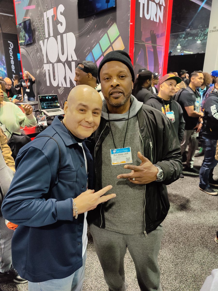 djsinner1's tweet photo. #DJJazzyJeff @NAMMShow @NAMMShow #HipHop50 Celebration #Oneforthebooks 🎼🎵🎶 https://t.co/GdQLEVdbPZ