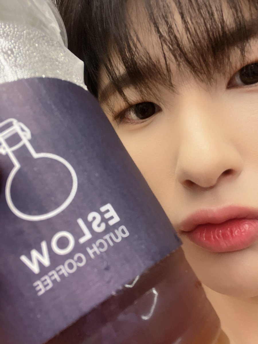 230414 버블
#우빈

📍에슬로우 커피
-체인점

#크래비티_무뿌식뿌
#우빈아_데굴데굴_냠
#러비티_여기가자