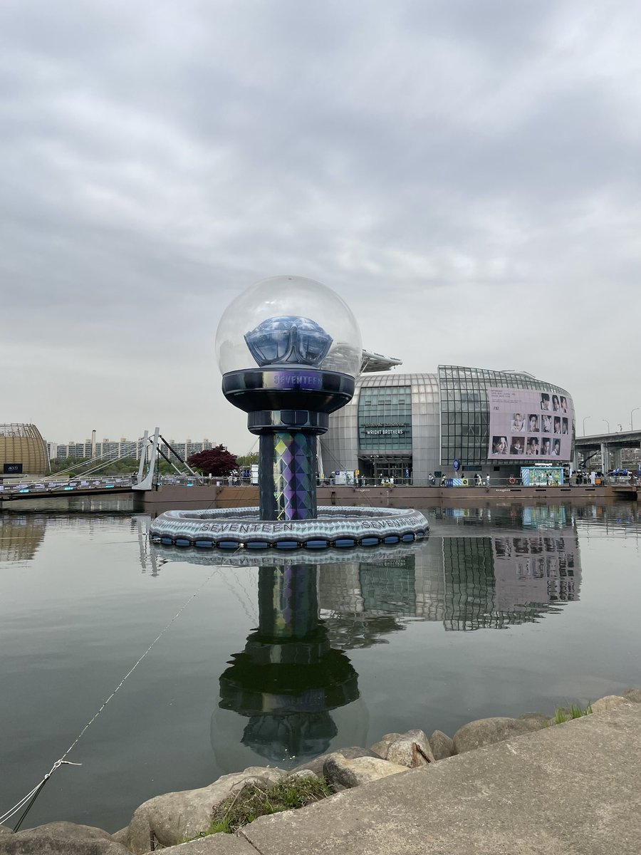 jerrxthesizzler's tweet photo. Visiting Seventeen Street #SVTstreet #세븐틴스트리트 https://t.co/fTtxmsTTa0