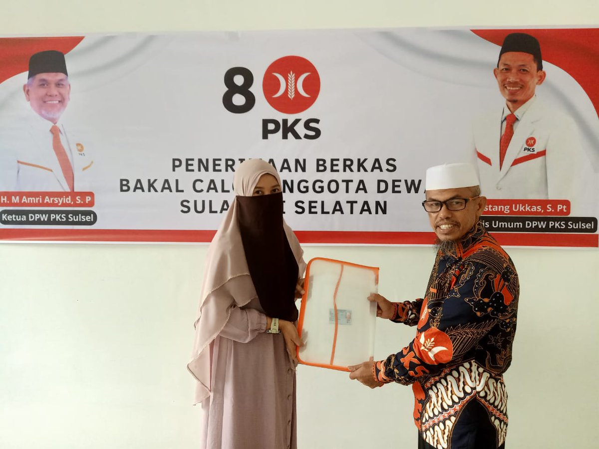 KhSuardi's tweet photo. Dengan mengucapkan Bismillah dan memohon pertolongan dan Ridho Allah SWT. Hari ini saya menyerahkan berkas Bacaleg Provinsi Sulawesi Selatan di kantor DPW @PKS_Sulsel mohon bantuan Doa dan Dukungan ta semua semoga menjadi berkah untuk menuju kemenangan aamiin ya Rabb alamiin. https://t.co/lQ4slsQ1tE