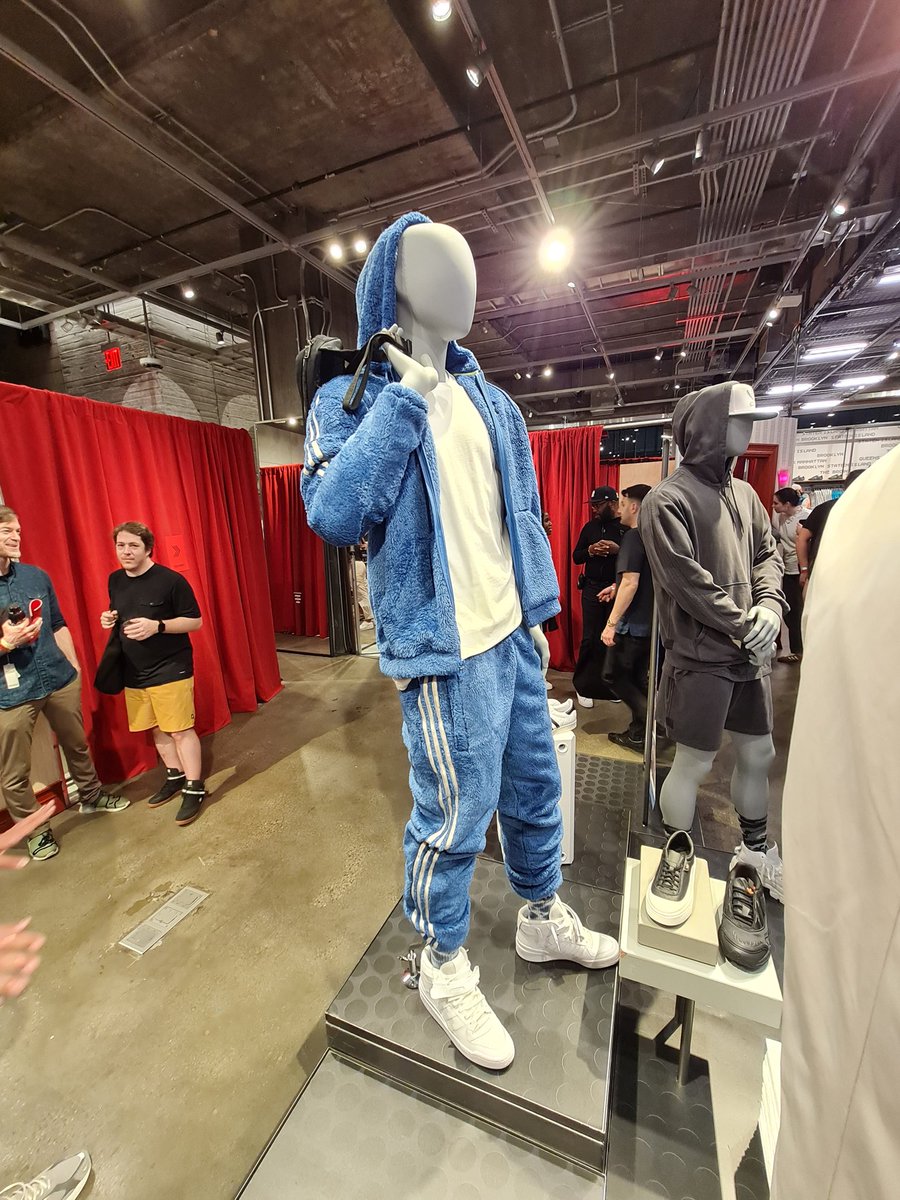 Harlsdogg's tweet photo. Into the metaverse I go. @indigo_herz @adidasoriginals @Cbcreepz  #NFTNYC2023 https://t.co/33WPB9gONV