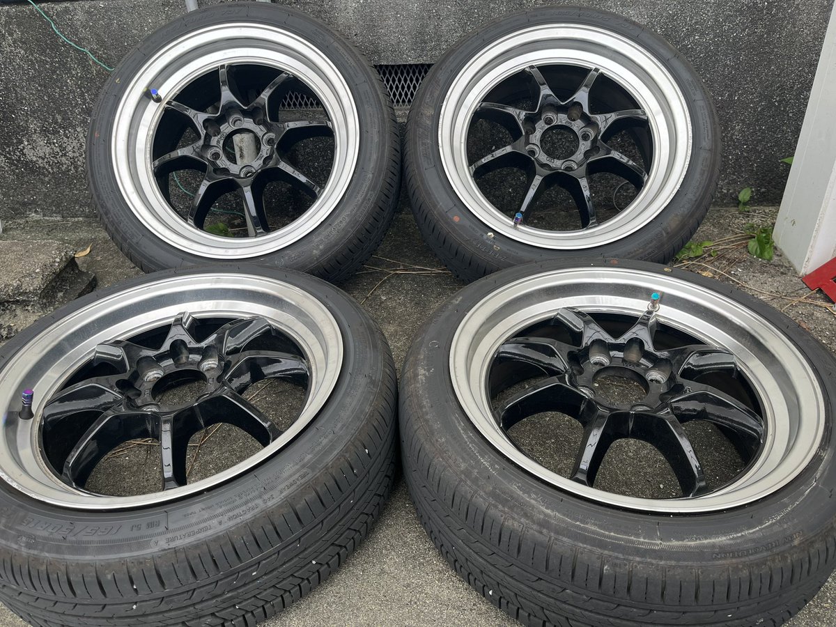 ryogacb400's tweet photo. 買う人いませんかー
15インチ6.5j+40 の4穴マルチです
タイヤもまだ使えます https://t.co/NE4qiVPdm8