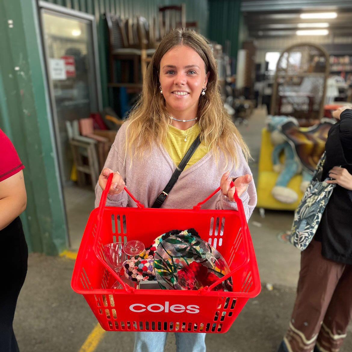 SCU_Australia's tweet photo. Our Art and Design 🎨#students recently visited the Revolve Shop to collect recyclables to transform into artworks. With these gifts they have two exhibitions in development set for the #LismoreCBD this year.
All thanks to our #ReCirculator program and the @LismoreCouncil♻️. https://t.co/lqRuft45ER