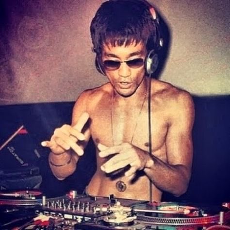MRB3LMAR's tweet image. ⛩ “I fear not the man who has practiced 10,000 kicks once, but I fear the man who has practiced one kick 10,000 times.” - @brucelee 👽
.
.
.
#biohacker #biohacking #biohackingguild #biohackingalpha #alienabs #irlanime #mrbelmar #mrb3lmar #anime #animemotivation #shreds #sixpack…