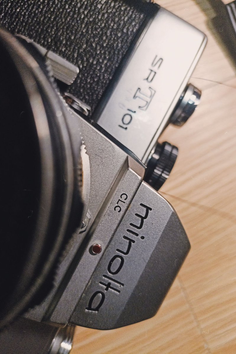 jisoosxsun's tweet photo. First film camera just arrived 😭😭😭 It's so pretttyyy pleaseee >.< will show u the unboxing vid later 

p.s thank u @urminejenniekim for recommending this model 👌🥰 https://t.co/4fiRLjRJqY