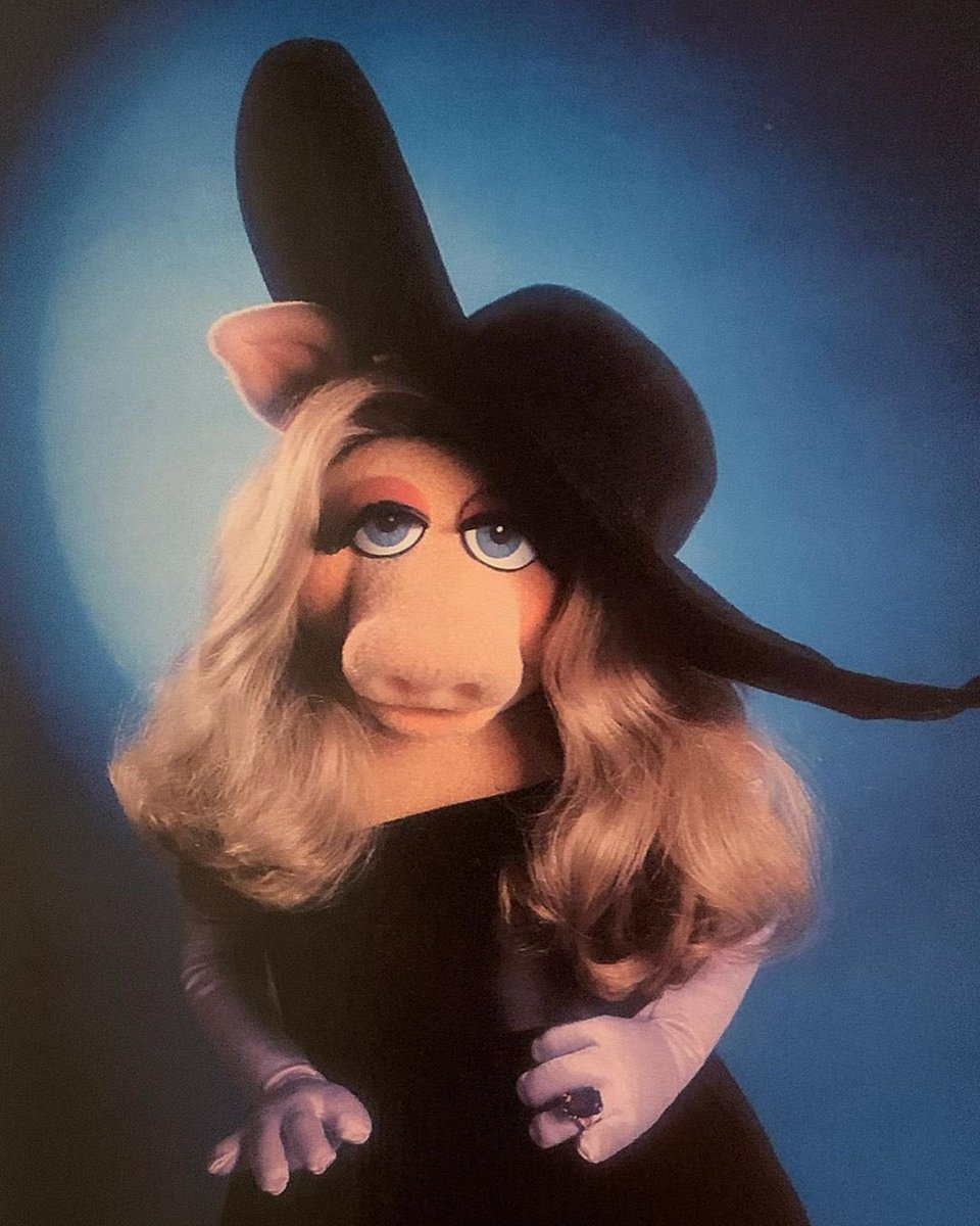 NOBODY DOES PHOTOSHOOTS BETTER THAN HER !!!! @MissPiggy NOBODY DOES PHOTOSHOOTS BETTER THAN HER !!!! @MissPiggy