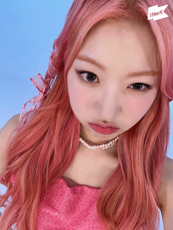 1theK's tweet image. 어? 어디선가 달콤한 과일향이 나는 거 같은데? 하고 봤더니 #Lemonade 로 컴백한 #드림노트 의 #내돌의온도차 셀카가 짜잔🥹
#DreamNote @iMe_Dreamnote

#GAPCRUSH 👉 youtu.be/r9OO-WO4Xds