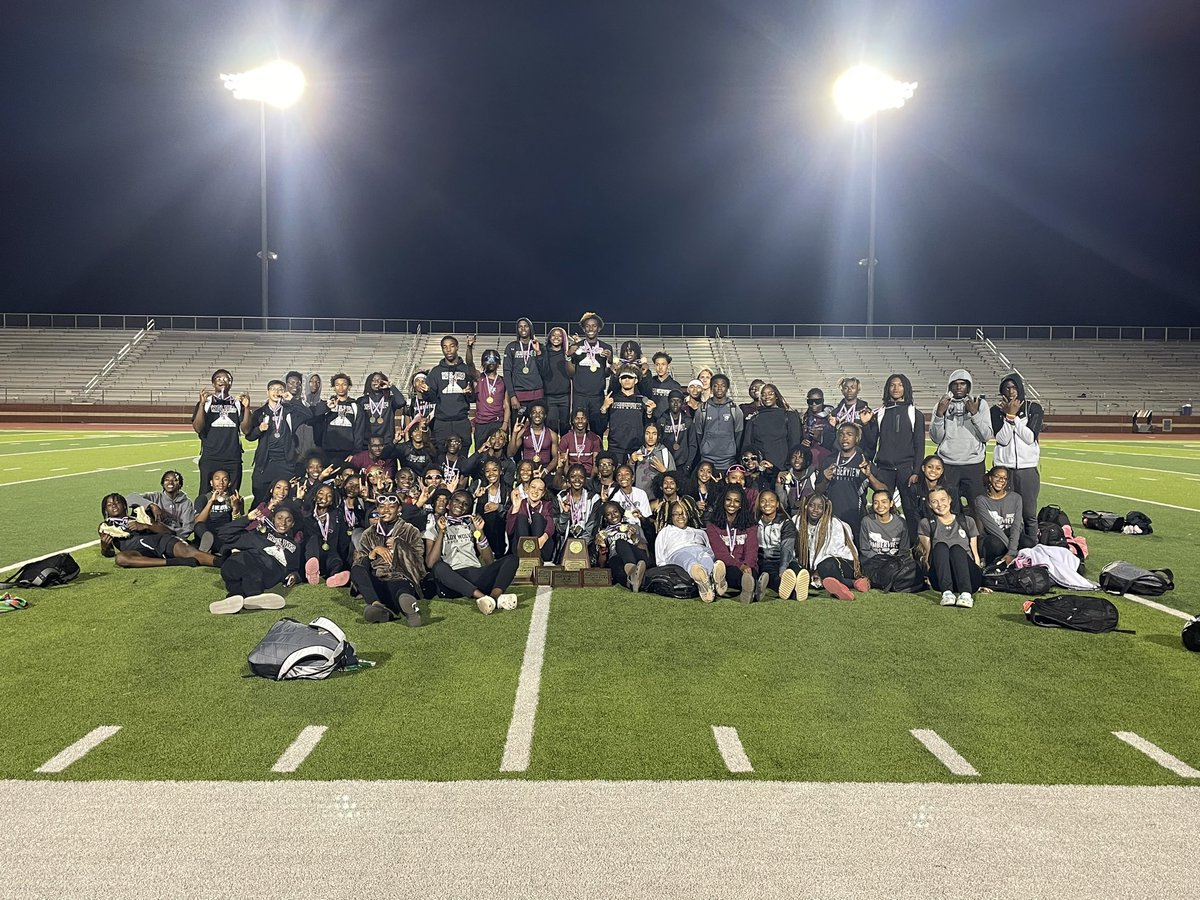 TimberviewXCTF's tweet photo. District 8-5A Sweep 🧹🧹 https://t.co/nY45I3BN4s