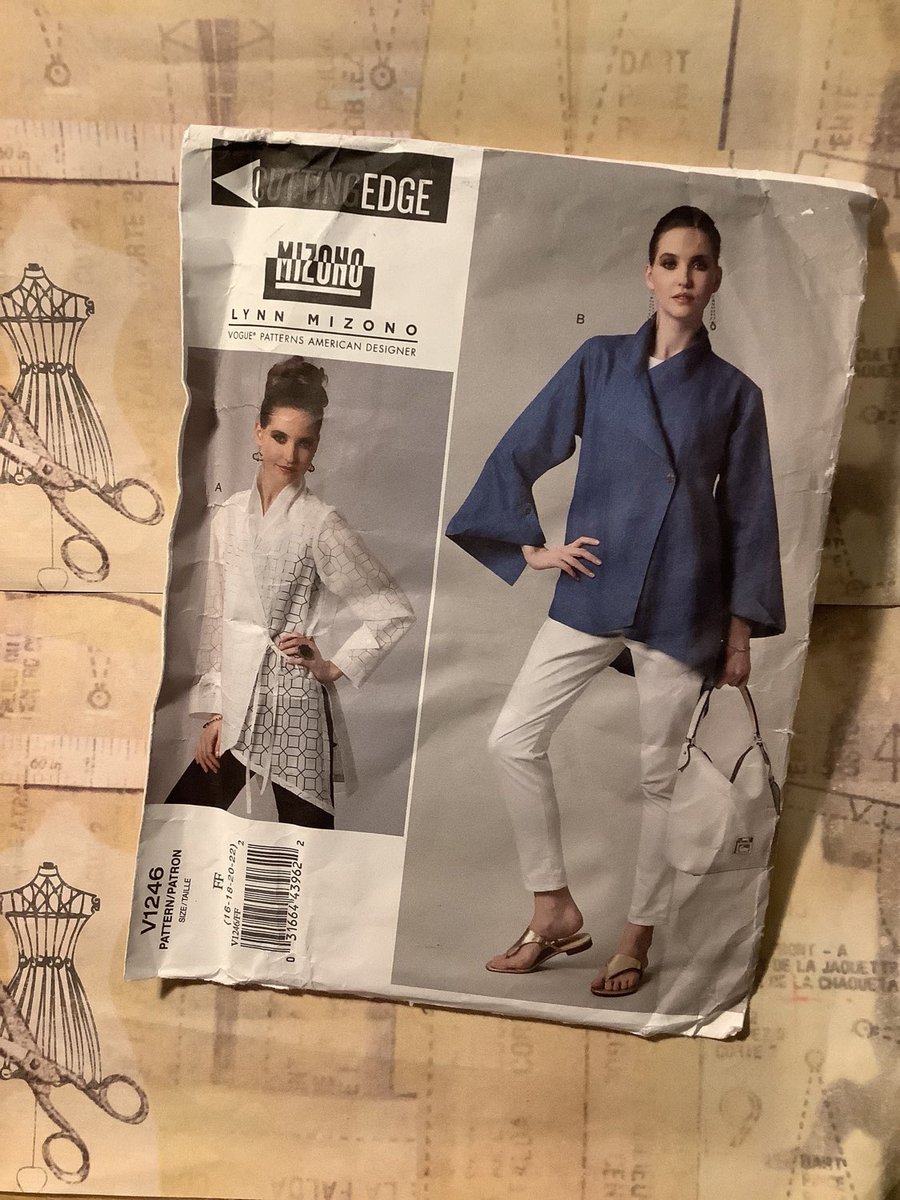 WatsonsVintage's tweet photo. NEW LISTING This is a FABULOUS #EasySew #Vogue #SewingPattern for a LOVELY #ContemporaryShirt in my #etsyshop #Uncut Vogue #LynnMizono #AmericanDesigner Pattern V1246 for a Misses' Shirt in Sizes 16-22 - Easy Sew Pattern - Contemporary #WardrobeStaple https://t.co/7U6cvwQeN9 https://t.co/OC83HuE7yh