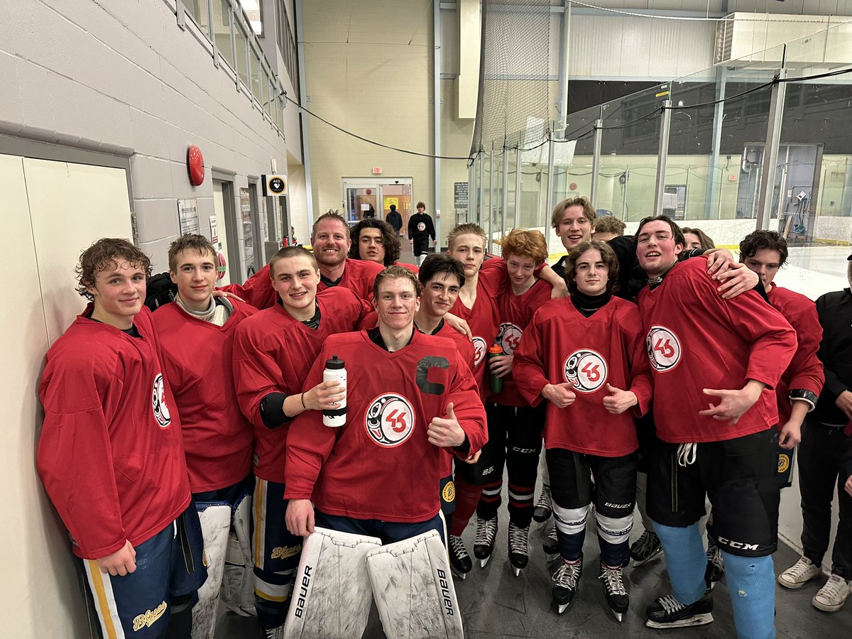 ChatelechSS's tweet photo. Another North vs South hockey game in the books!  Great game with an exciting 6-5 win in overtime for the South side. https://t.co/zkYwEamxi9