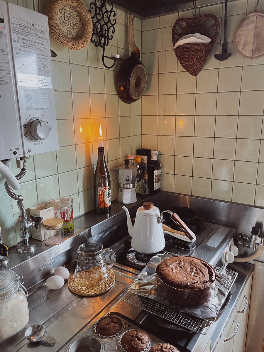 It’s a rainy Friday afternoon and I’m in my kitchen, making chocolate cake for a dinner gathering later.