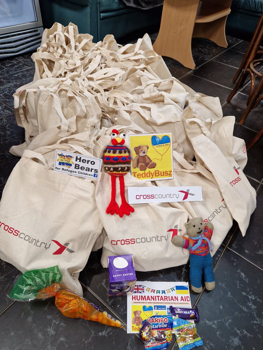 TeddyBusz's tweet photo. "Behind the scenes" at the Hotel Europa in Záhony to prepare for Easter deliveries... this is the side of humanitarian work that's often not appreciated, sorting, packing and carrying everything! https://t.co/Zv7pSuF1Gc