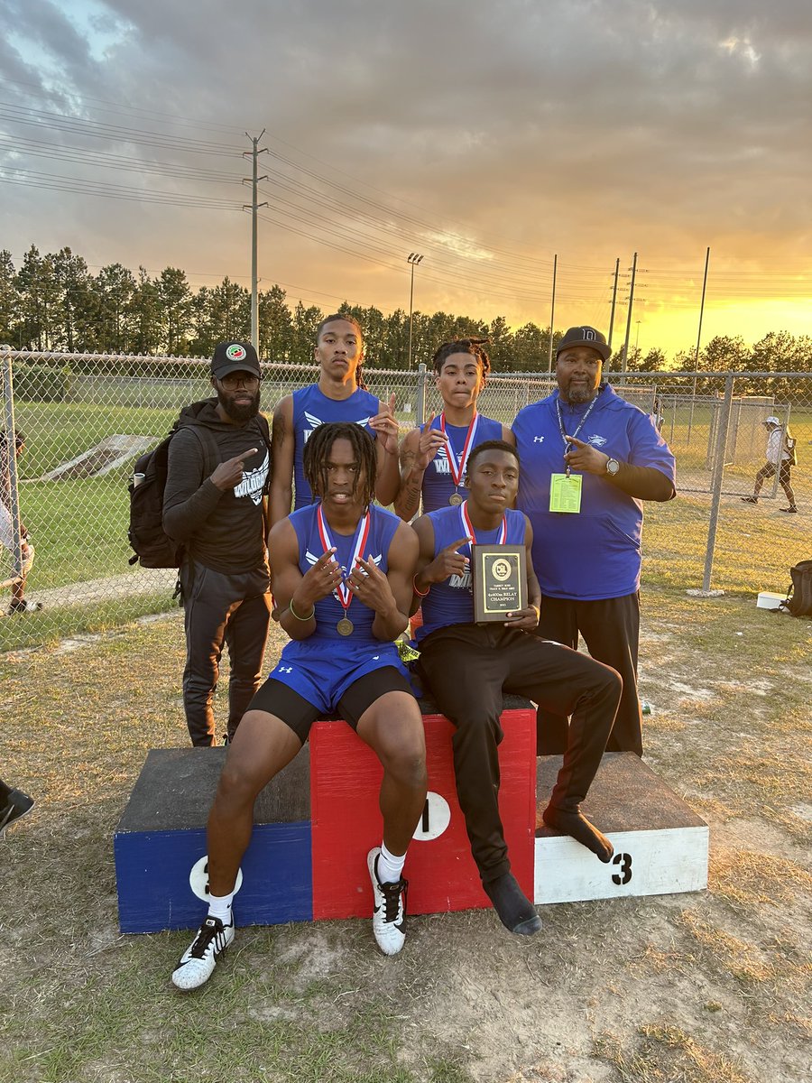 therechuukhines's tweet image. My last district meet and went out as a district champ🏆 #LLCT