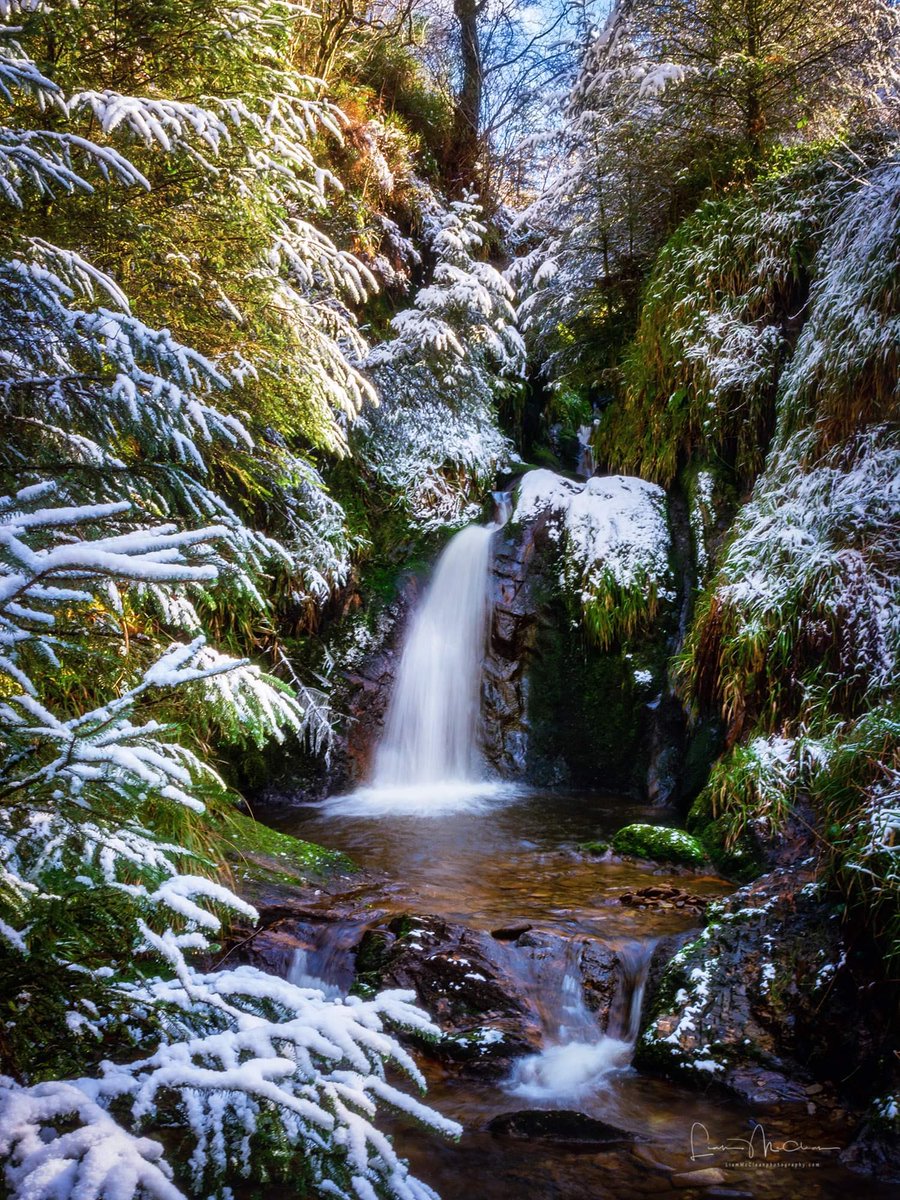 liamslandscapes's tweet photo. Taken a few weeks ago at the Gortin Glens when we had a short blast of snow. Was nice to see the waterfall with a sprinkling of snow if only for a short while. @barrabest @angie_weather @WeatherCee @WeatherAisling #gortinglens #snow #springtime https://t.co/o6U8f84fbU