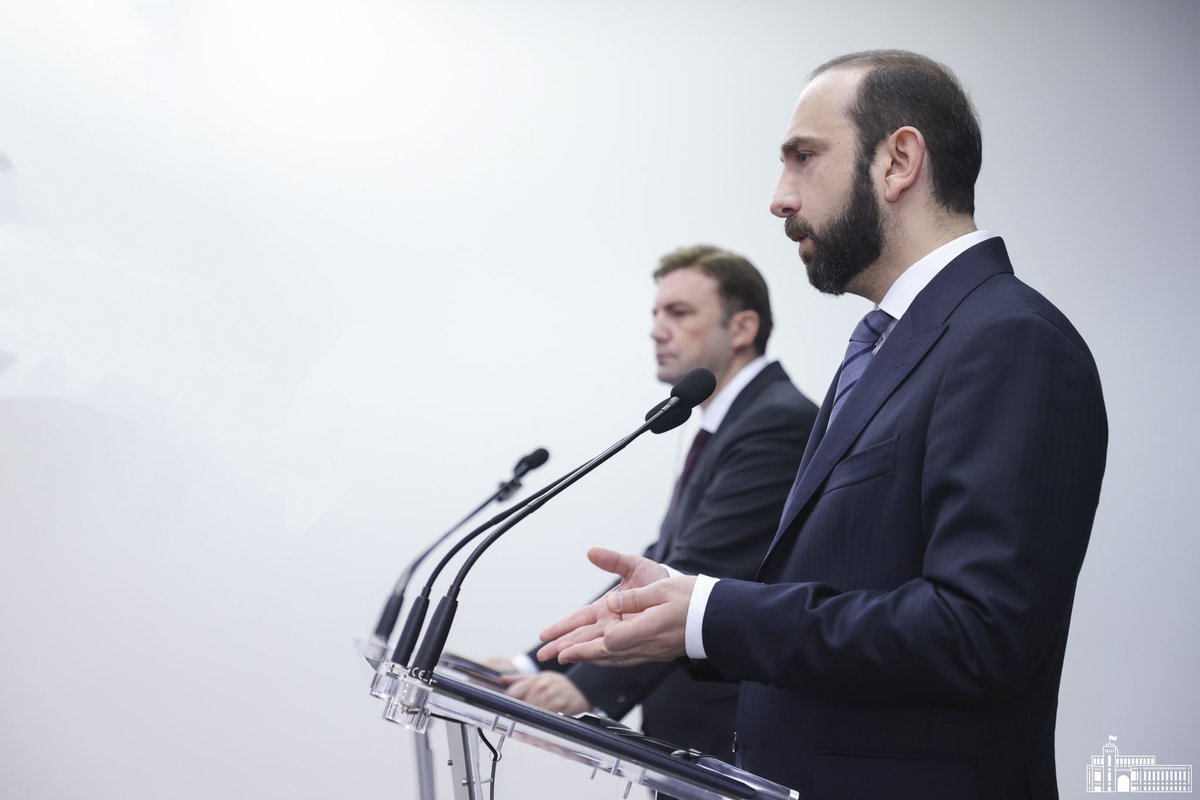 MFAofArmenia's tweet photo. Remarks of FM @AraratMirzoyan during foint press conference w/@Bujar_O “By blocking #LachinCorridor, terrorising, & through other actions forcing Armenians of Artsakh to leave their homes, #Azerbaijan seeks to implement systematic policy of ethnic cleansing in #NagornoKarabakh.” https://t.co/p0sKdPed0N