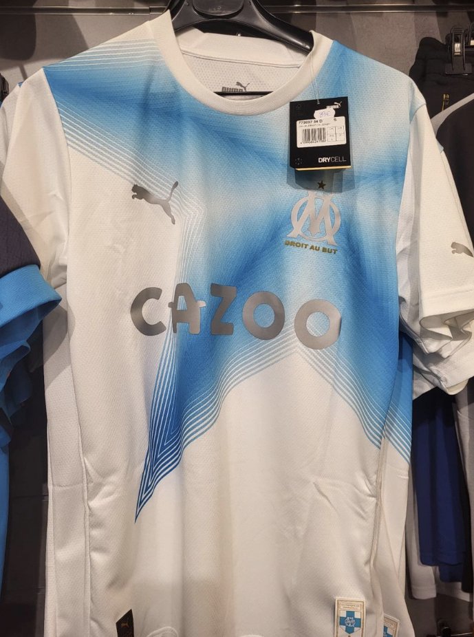 FCMarseille's tweet photo. Le Maillot collector hommage à 93  révélé ! 
alors verdict ?
#OM #teamOM https://t.co/aEFUU7SqXe