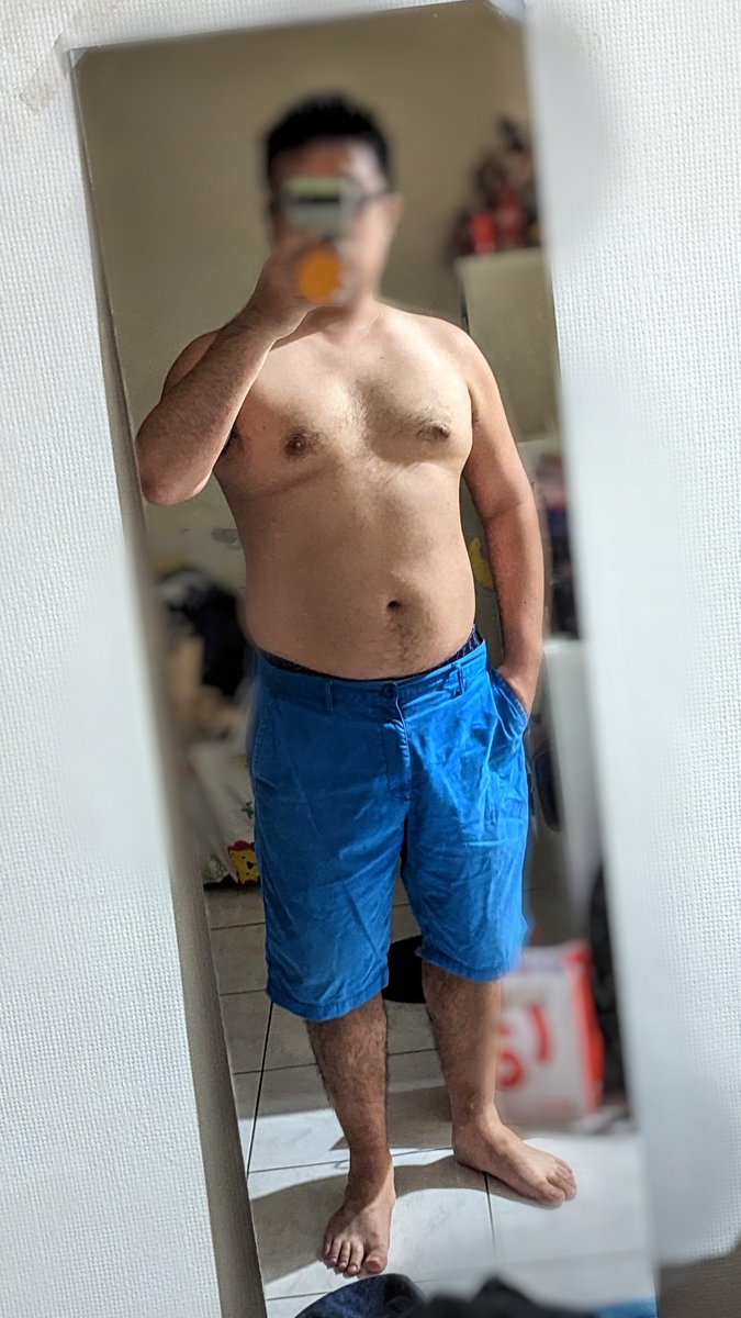 今天天氣真的熱，在外面忙了一早上。

滿身大汗，臭死。😵

(Dadbods)