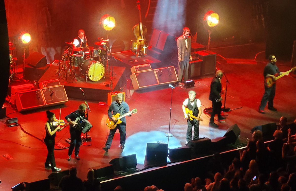 PH9700's tweet photo. Great performance tonight by @johnmellencamp in the spectacular @ChicagoTheatre! Crowd was singin' along! https://t.co/iGwxdDMYuN