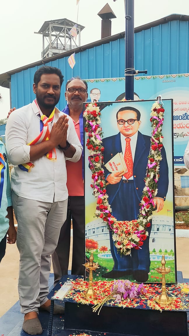 SaajanSidhams's tweet image. శాంతిఖని గని ఎస్సీ ఎస్టీ అసోసియేషన్ ఆధ్వర్యంలో ఏర్పాటు చేసిన అంబేద్కర్ జయంతి వేడుకల్లో పాల్గొనడం జరిగింది ఈ అవకాశం కల్పించిన అసోసియేషన్ సభ్యులకు ధన్యవాదాలు
జై భీమ్ జై తెలంగాణ